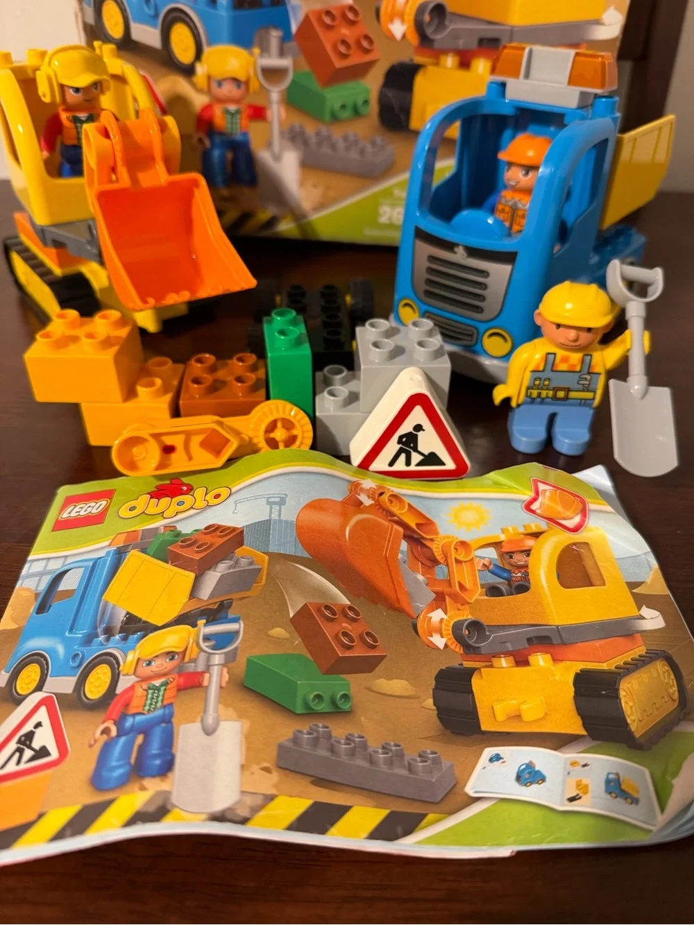 2016 LEGO DUPLO TOWN TRUCK & TRACKED EXCAVATOR CONSTRUCTION SITE BUILD SET 10812